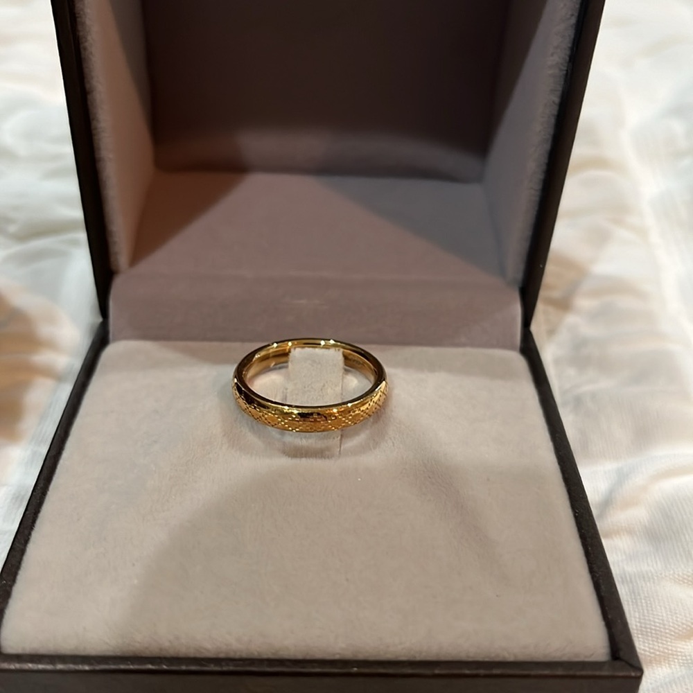 Gucci Diamantissima 18k Yellow Gold 3.5 mm Eternity Band Ring Size 6